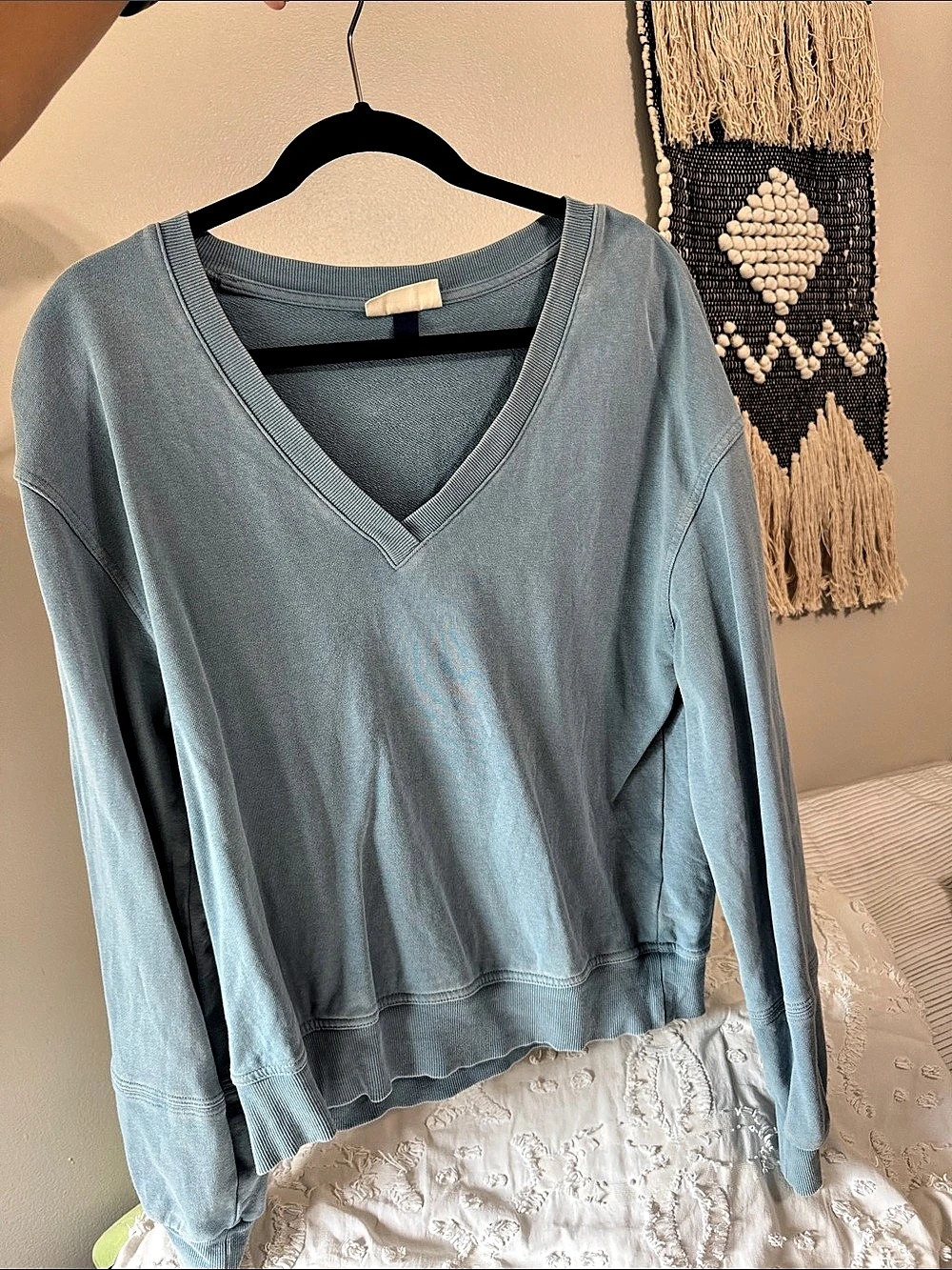 Cropped Universal Thread Women's Blue V-Neck Long Sleeve Top Medium Like New